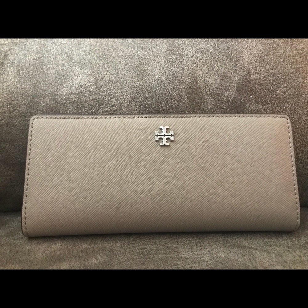 Tory Burch Robinson Slim Wallet