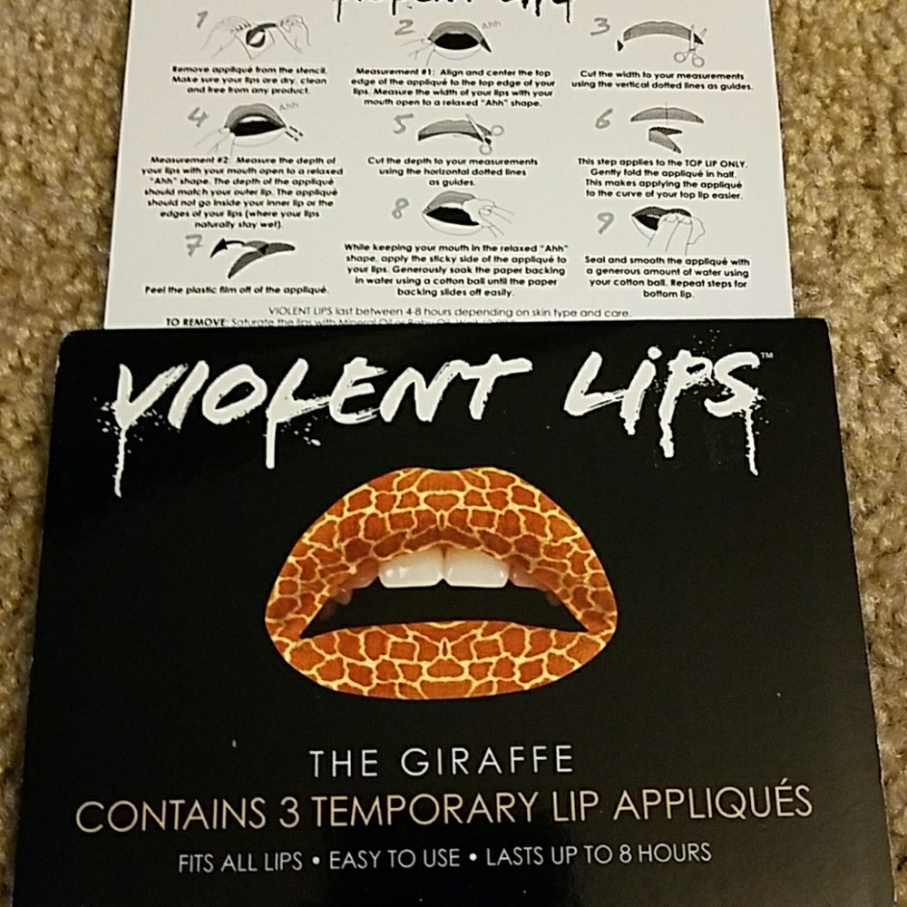 Temporary lip tattoos (giraffe print)