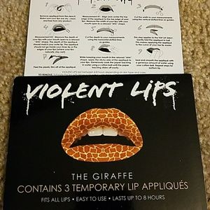 Temporary lip tattoos (giraffe print)