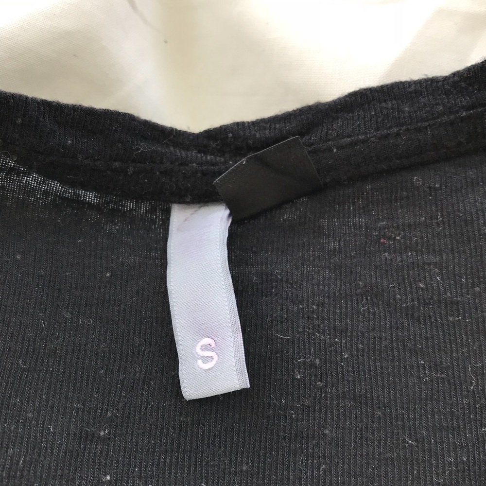 H&M t-shirt - Picture 2 of 2