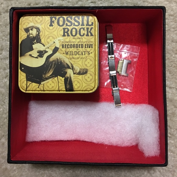 ❣️SOLD❣️Men's Fossil Two Tone Analog Watch - Picture 4 of 8