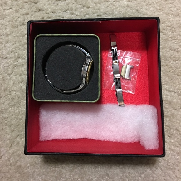❣️SOLD❣️Men's Fossil Two Tone Analog Watch - Picture 5 of 8