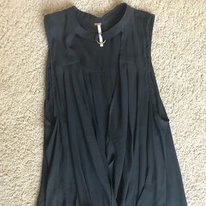 Free people deep V top with neck closure