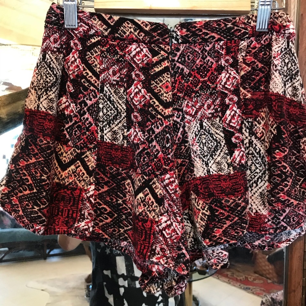 ✨Adorable Aztec Pattern Shorts!✨ - Picture 6 of 7