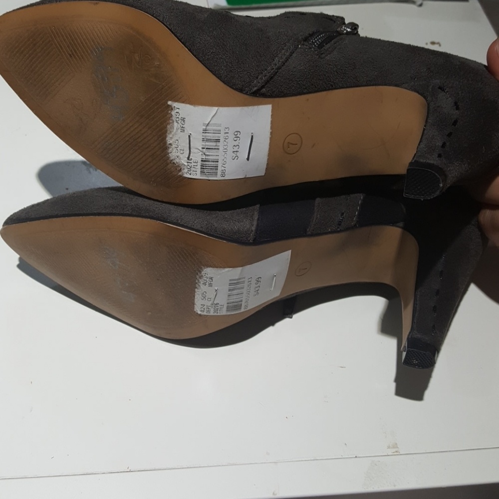 Shoes - Picture 5 of 6