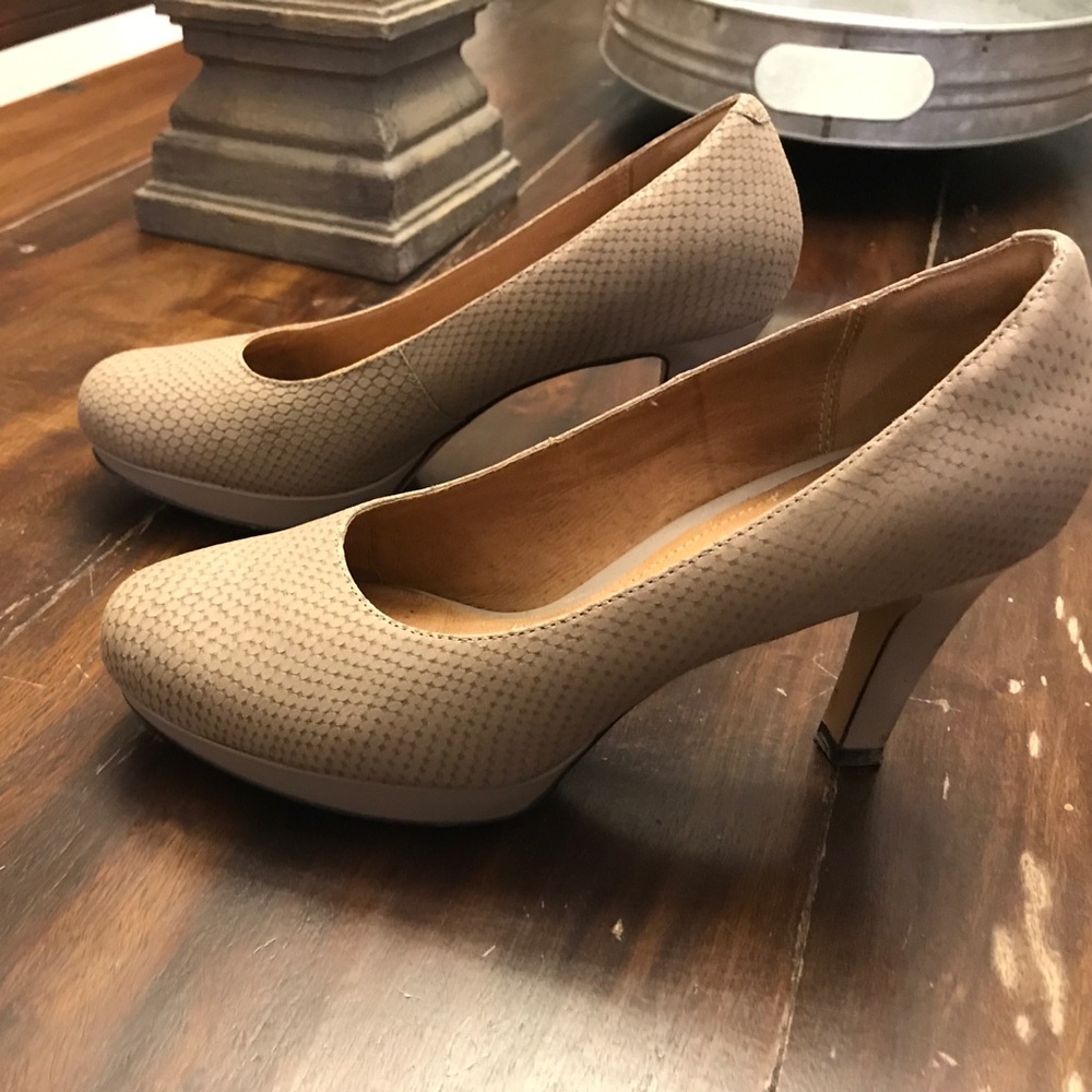 Clarks heels
