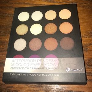 Brand new in box Bh cosmetics eye shadow