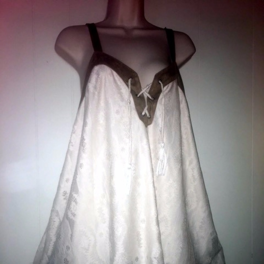 Beautiful Maurices Stretchy Lace Tank Top Sz 3