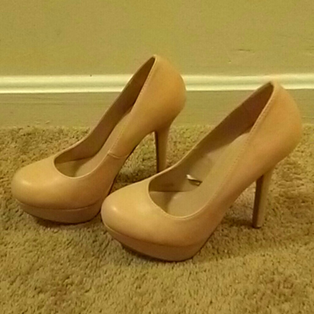 Forever 21 Peach 5-inch High Heel Pump