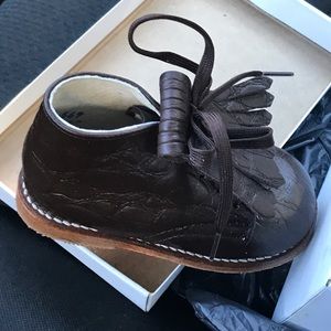 Walking shoes for infants and Toddlers