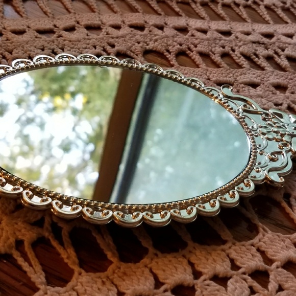 🎀 Victorian Style Plastic Vanity Hand Mirror 🎀 - Picture 3 of 4