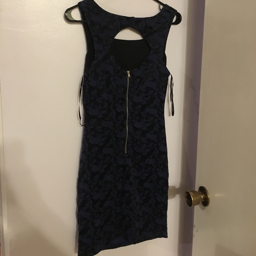 Party dress - Picture 3 of 3