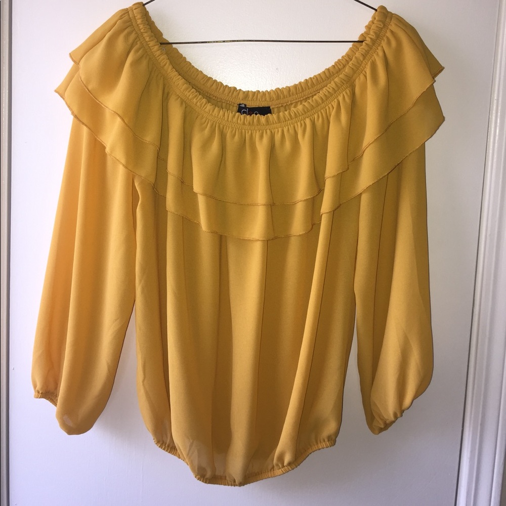 ‼️SOLD‼️Off the shoulders blouse