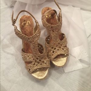 Gold Gianni Bini wedges