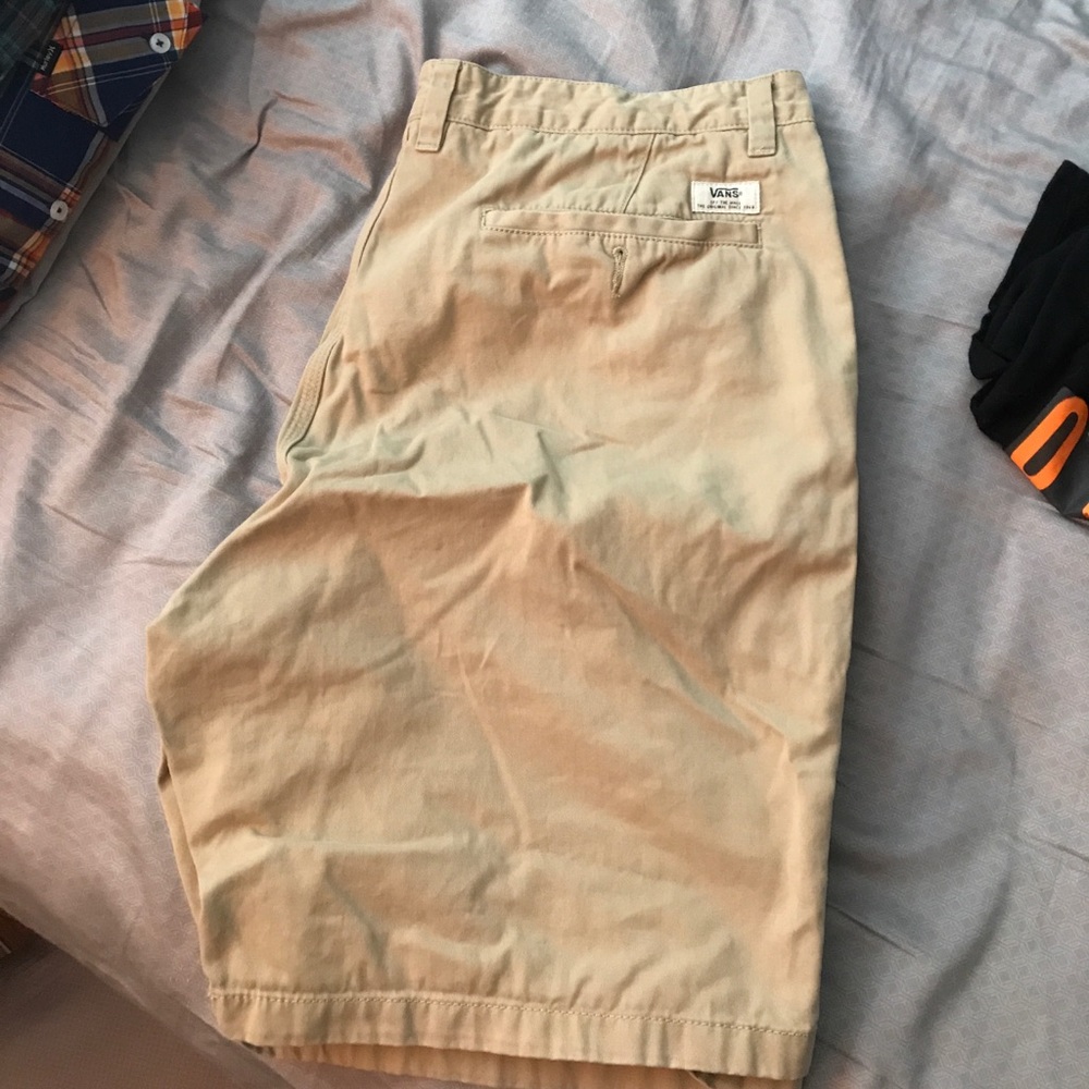 Vans tan shorts