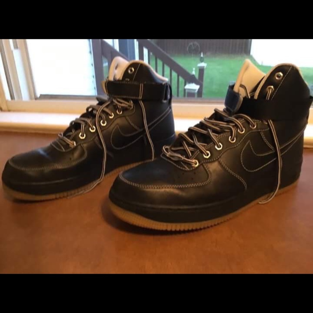 Black Nike Sneakers