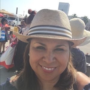 Meet your Posher, Cynthia