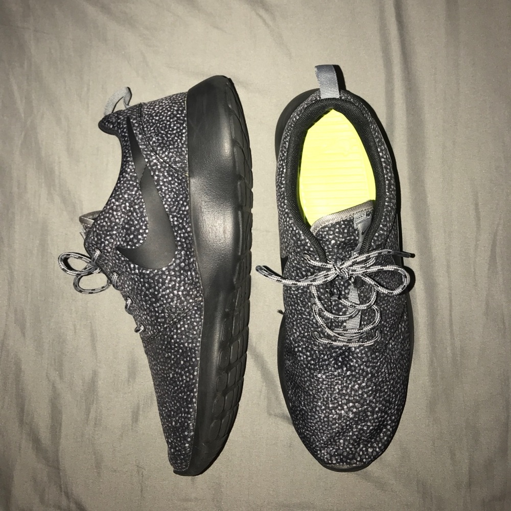 ✔️Women’s Nike Roshe ✔️