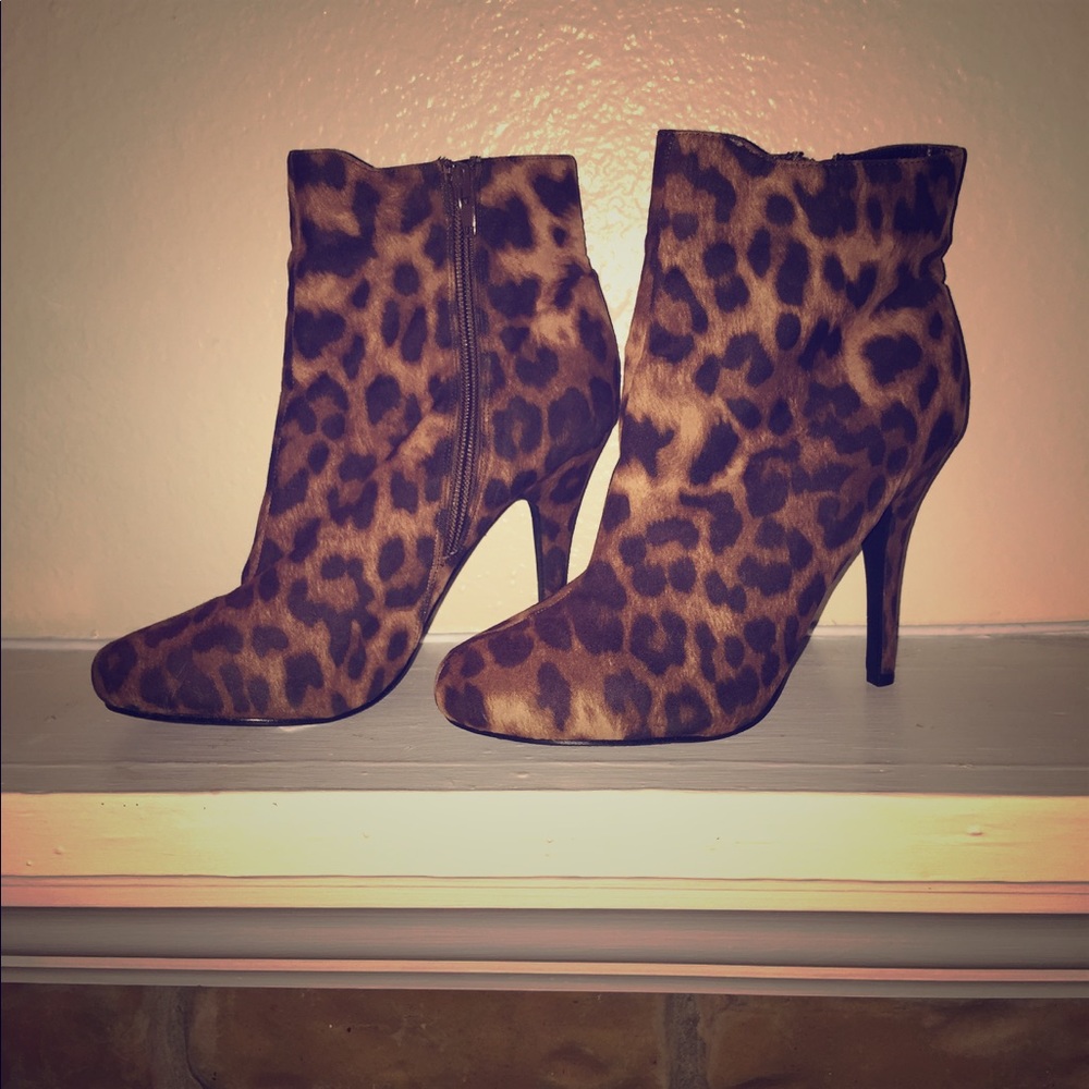 Leopard boots