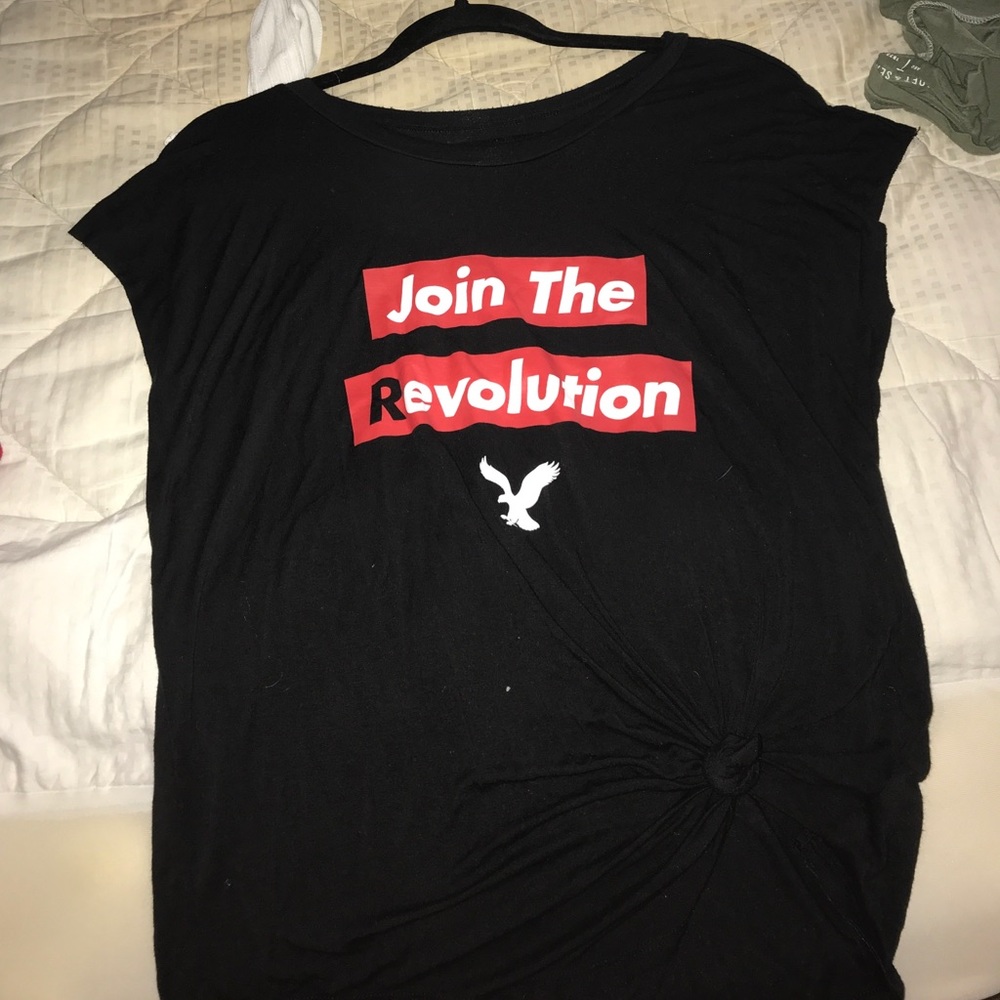 American Eagle holiday Tshirt