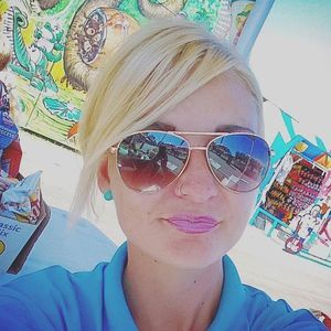 Meet your Posher, Maxine