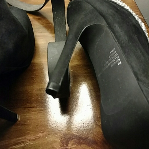 I. Miller Rhinestone Heels 🎄 - Picture 6 of 8