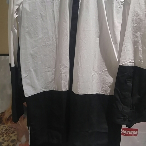 Elongated Button Up white/black - Picture 2 of 4