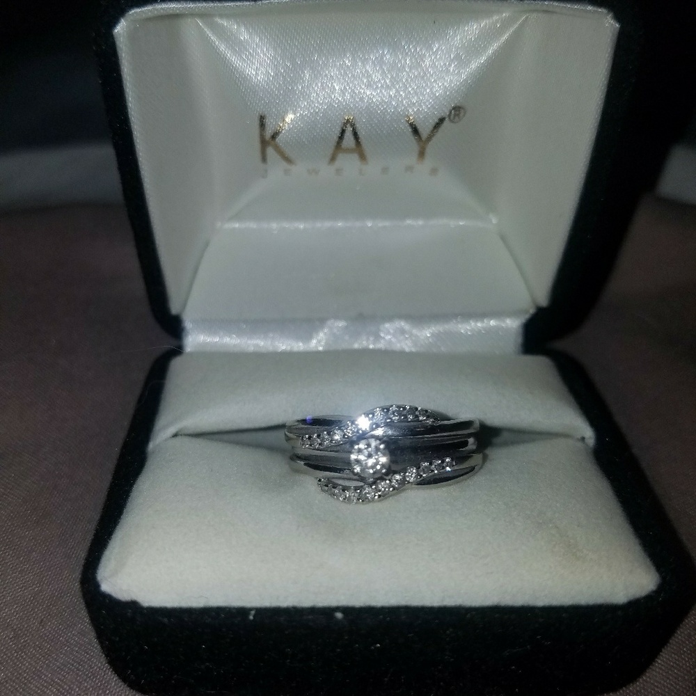 10K White Gold Diamond Ring