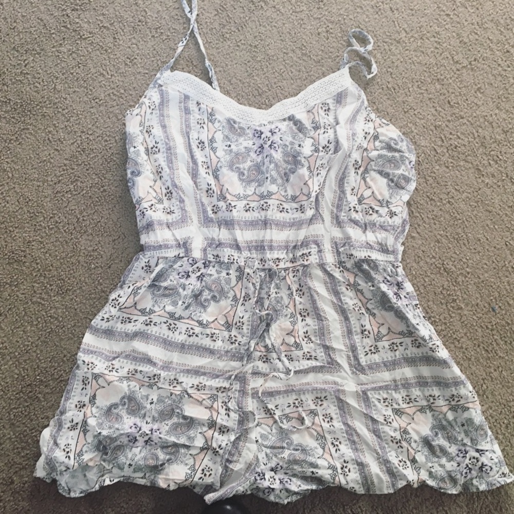 Patterned Romper - Picture 2 of 2