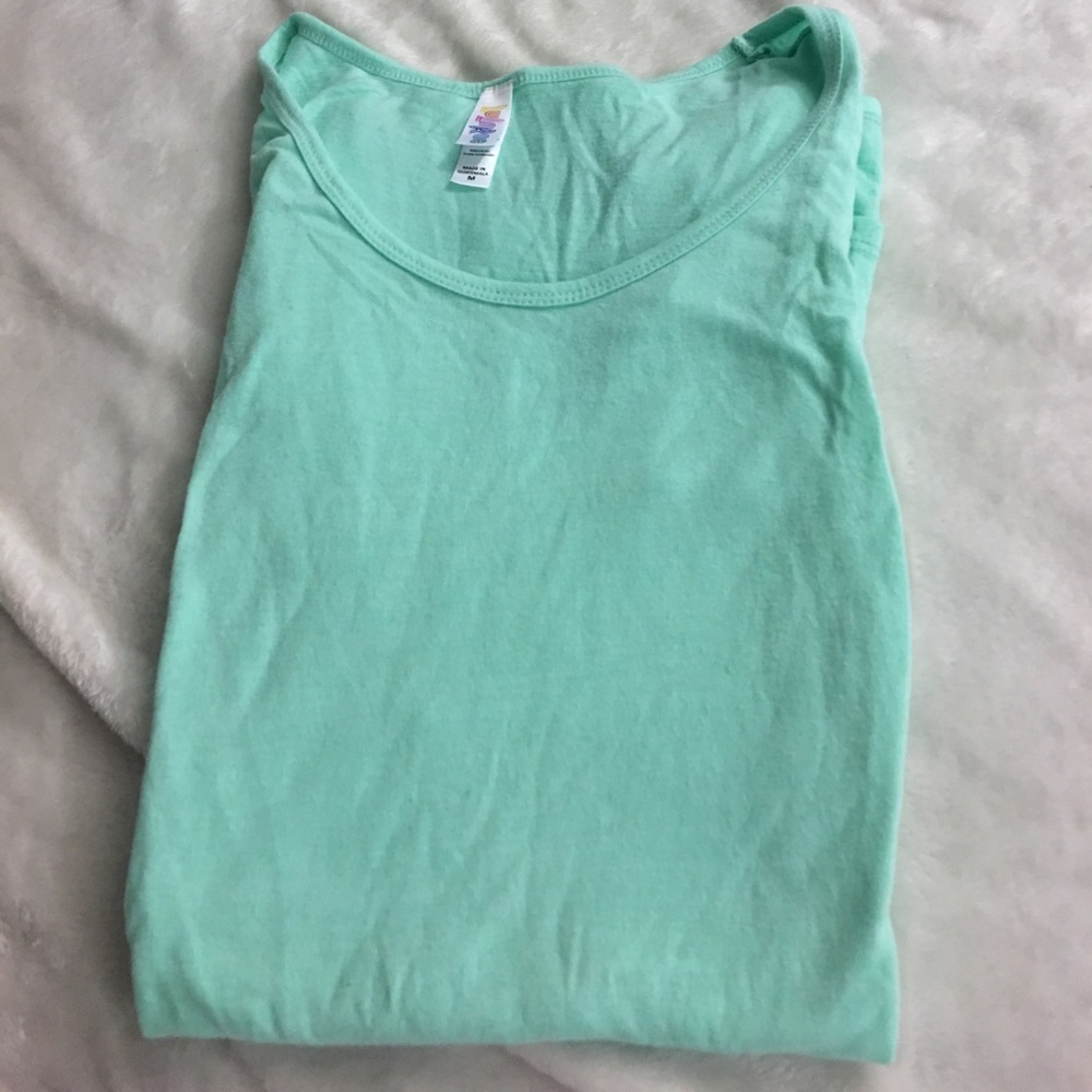 Lularoe Classic Tee M