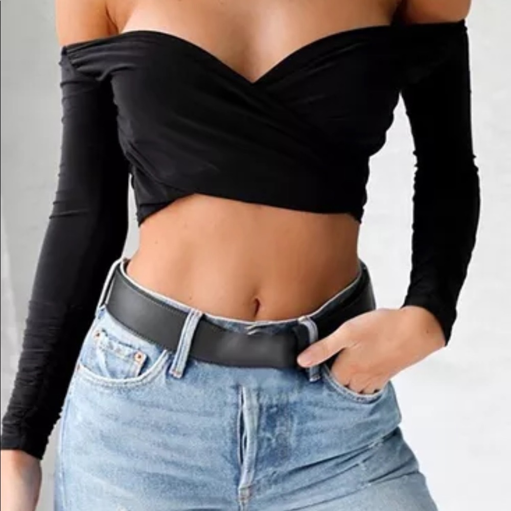 🚨Sexy Black crop top size medium 🚨