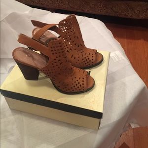 Restricted cognac windie shoes