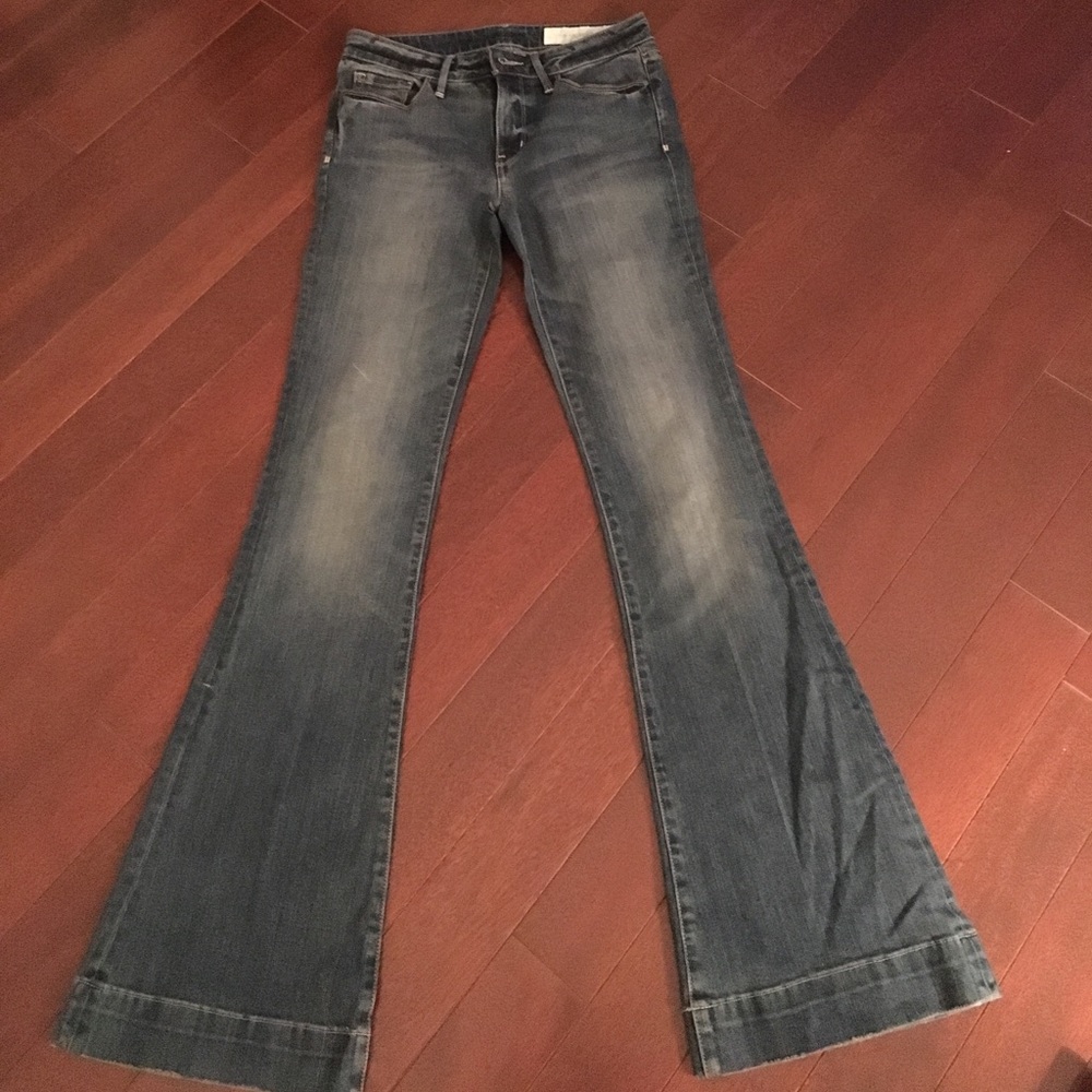 Super flattering wide bottom jeans!