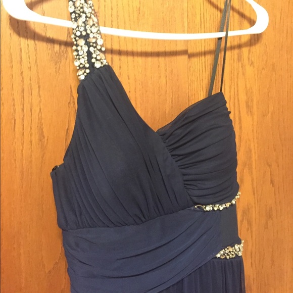 Jeweled one shoulder gown - Picture 3 of 7