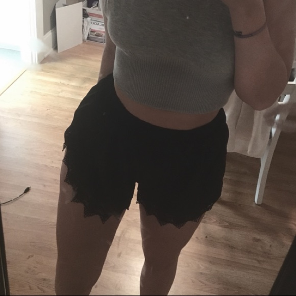 Shorts - Picture 2 of 3