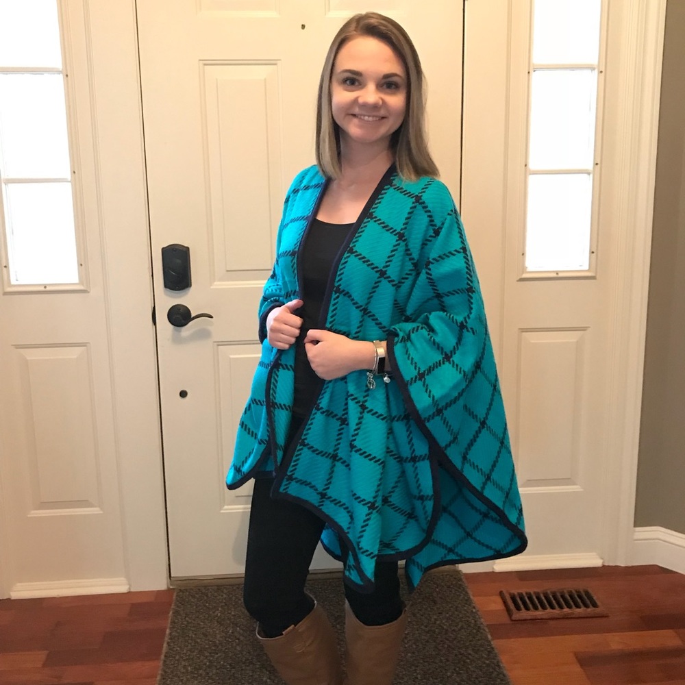 💕HP💕 Turquoise and Navy Check Shawl