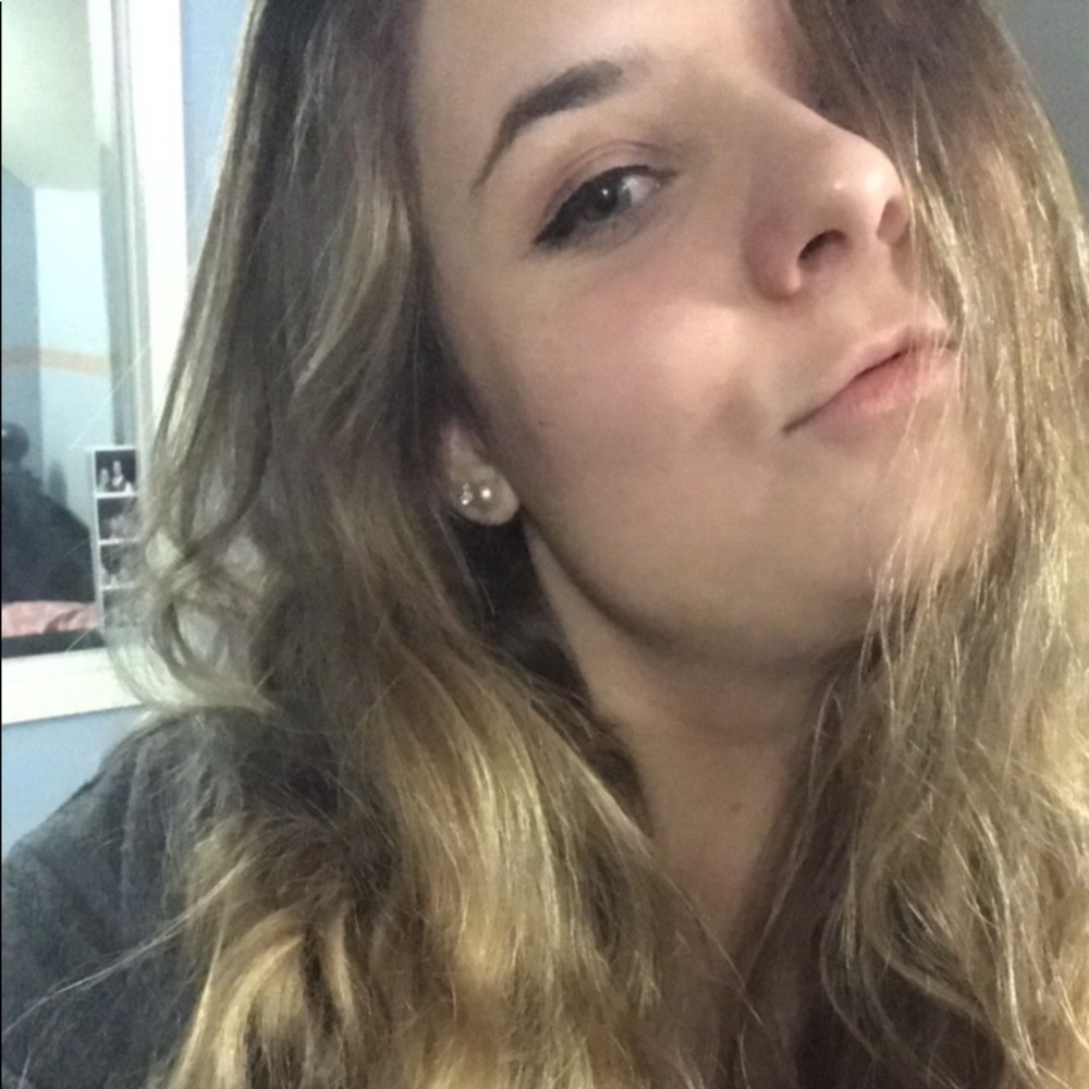 Meet your Posher, Leila