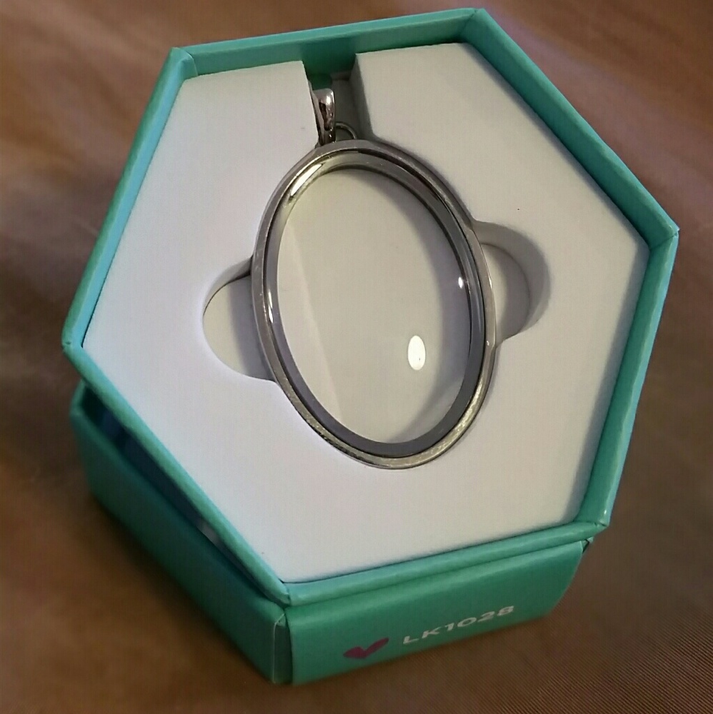 Origami Owl Looking Glass Locket