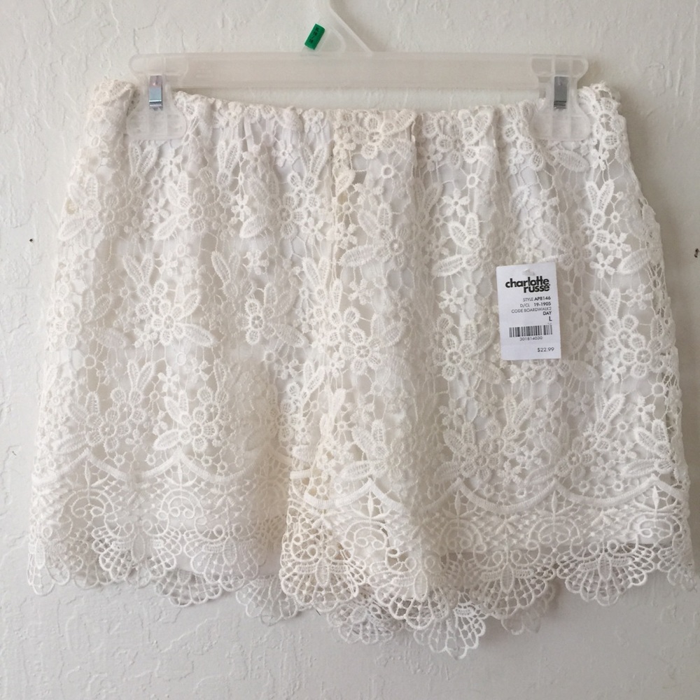 Crochet Lace Shorts Pants No Boundaries size L New - Picture 1 of 2