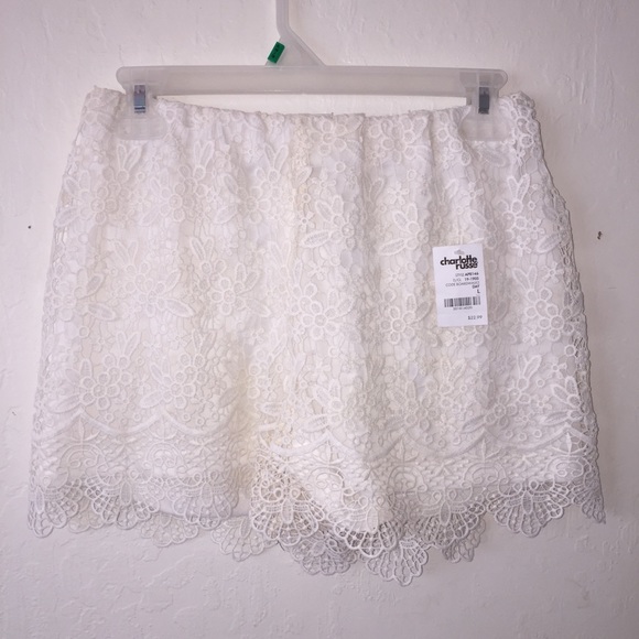 Crochet Lace Shorts Pants No Boundaries size L New - Picture 2 of 2