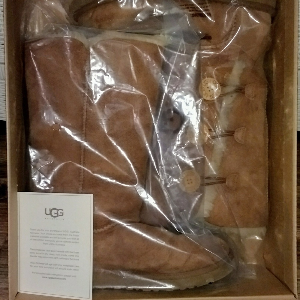 Ugg Bailey triple button boots- Cheyenne