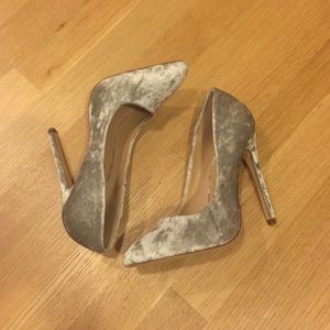 Velvet Grey Pointed Pumps