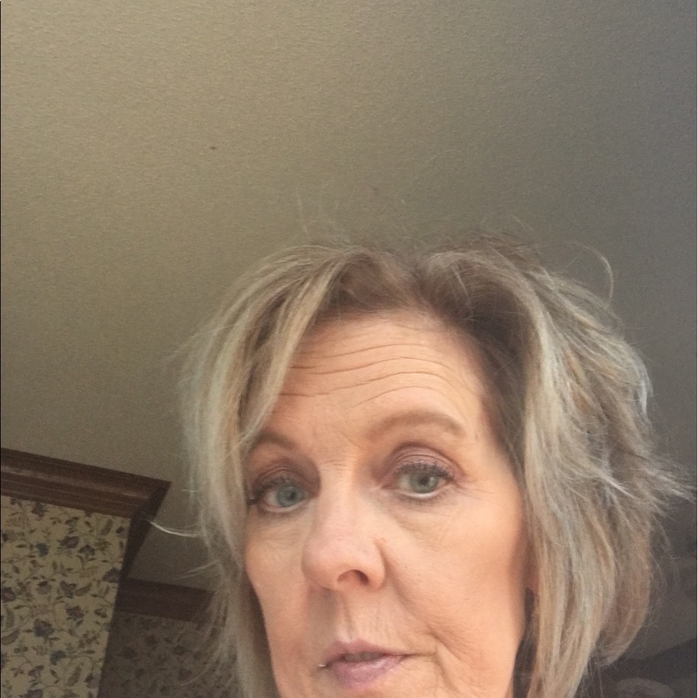 Meet your Posher, Pamela