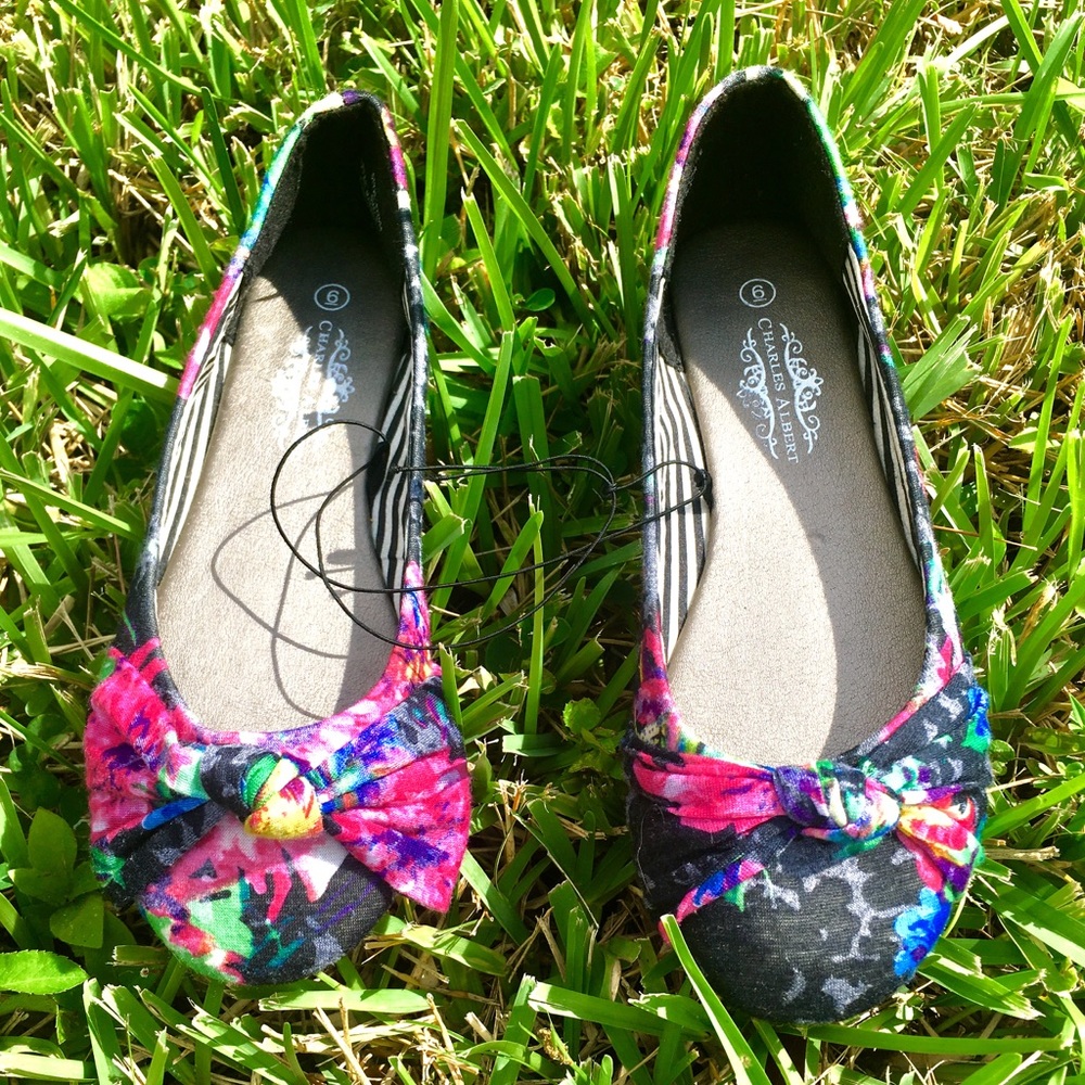 Charles Albert Floral Flat