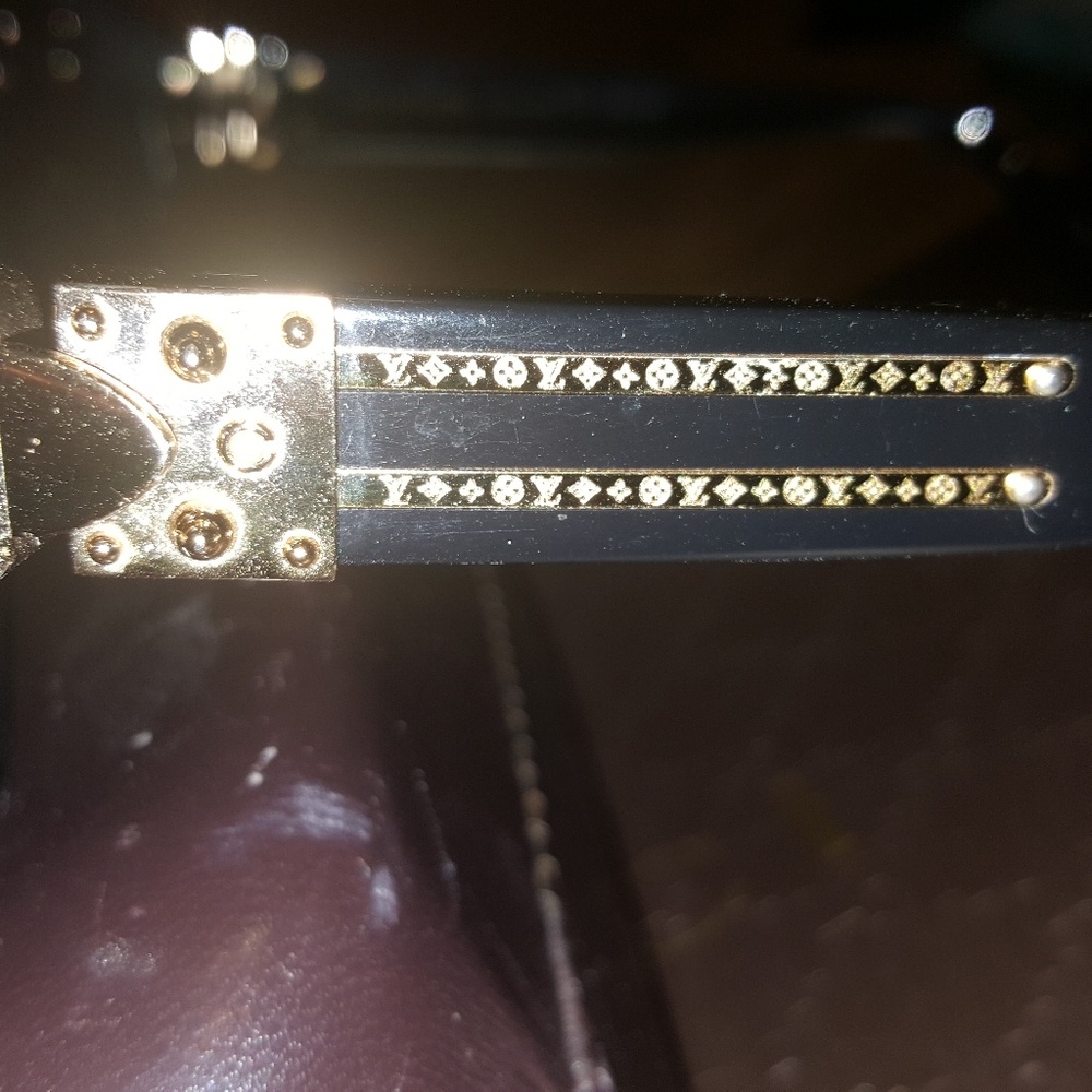 Louis Vuitton sunglasses - Picture 2 of 7