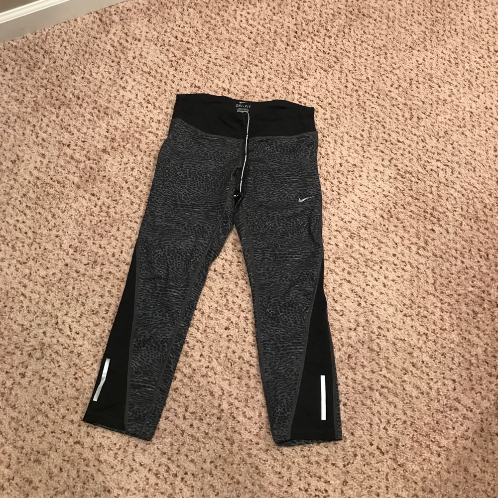 Nike leggings size medium