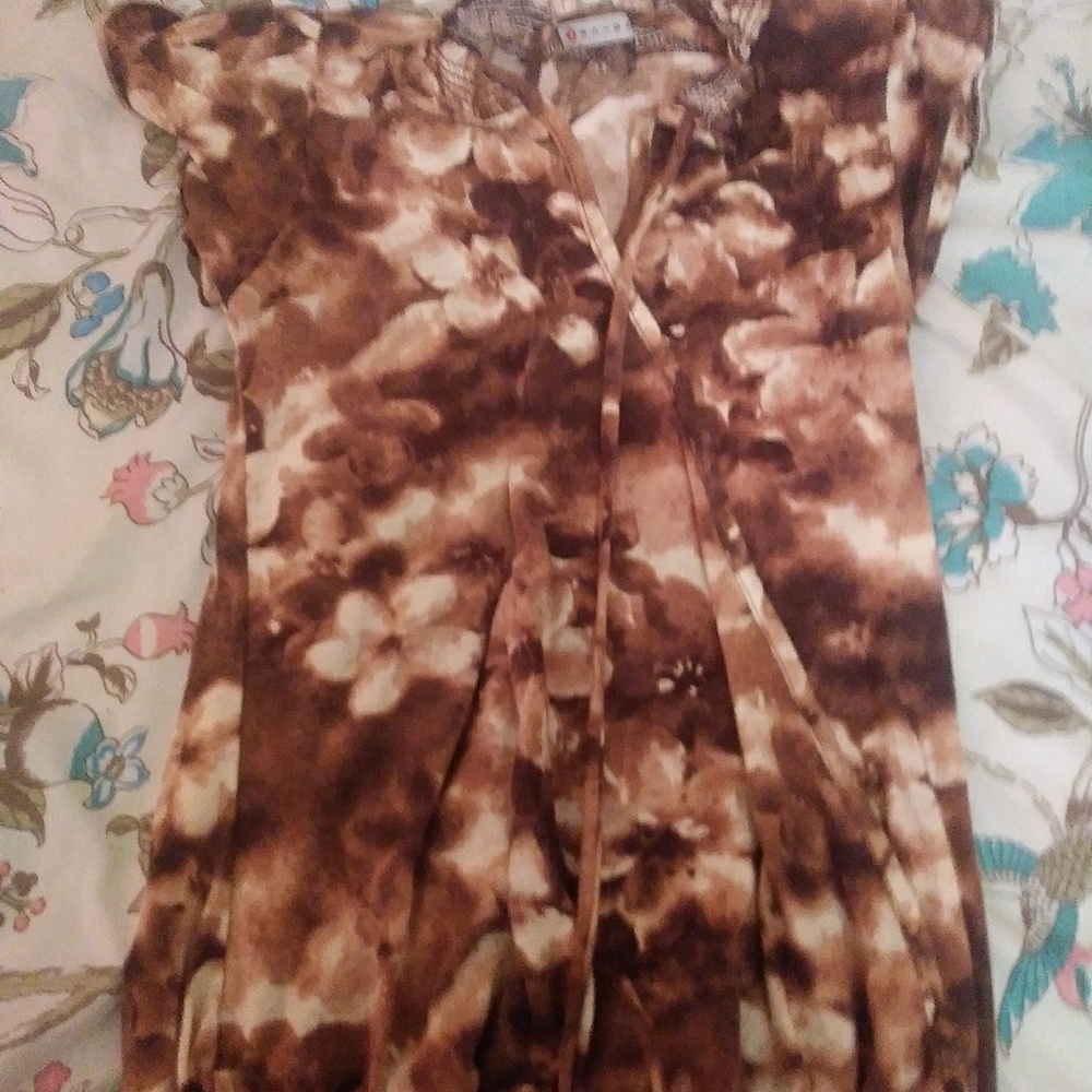 Short sleeve brown flowered top