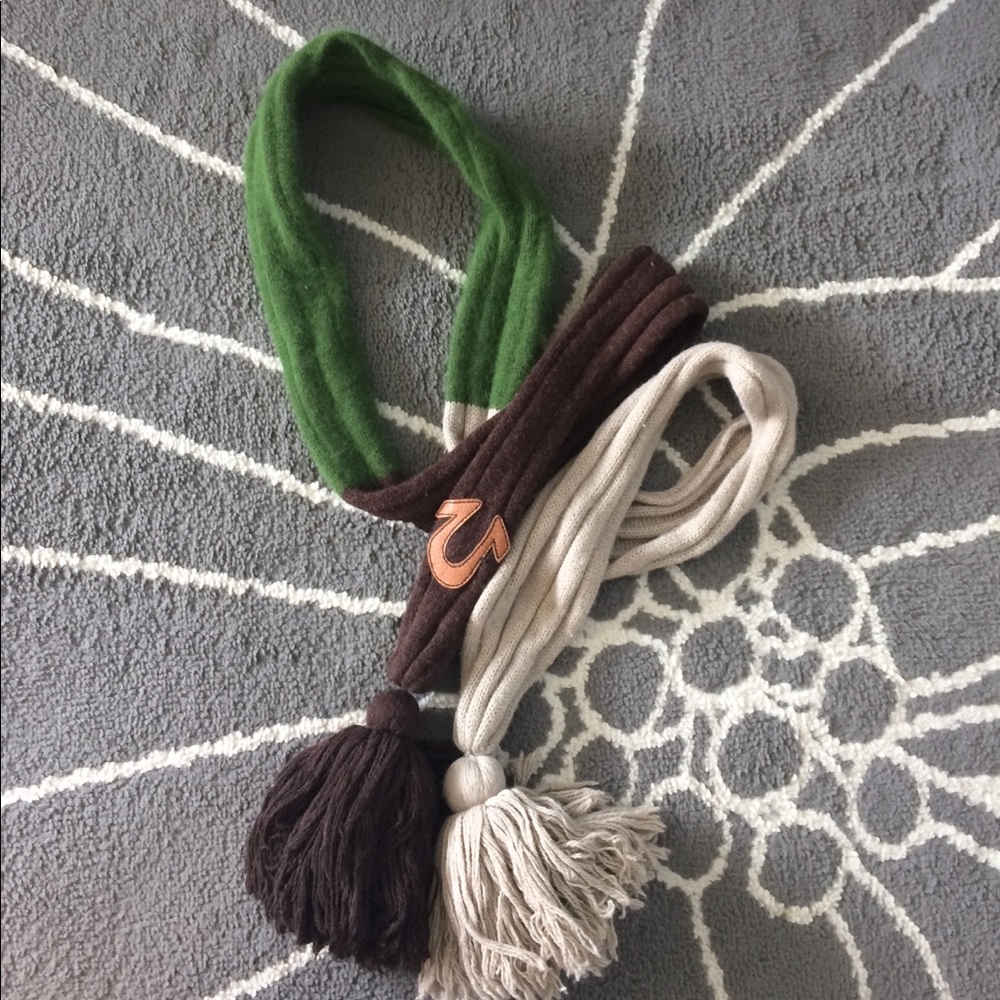 Long skinny scarf to keep you warm! ☕️
