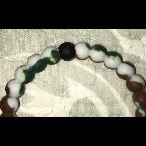 💕Lokai Camo Bracelet 💕 - Picture 4 of 6