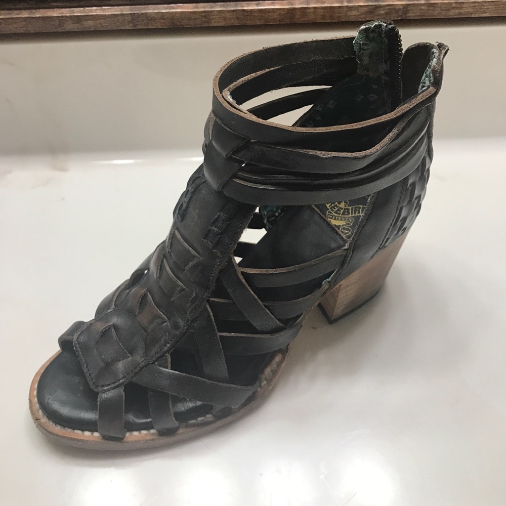 Ladies Freebird shoes. Size 6.5